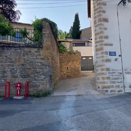 Oda ve Kahvaltı D'hotes Du Vieux Collonges-au-Mont-dʼOr